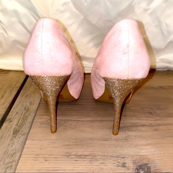 Pink Suede & Gold Bow Heels STUNNING - Picture 5 of 7
